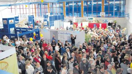 Bei der Gewerbeschau 2009 in Bellenberg war der Andrang groß. An der im dreijährigen Turnus wiederkehrenden Veranstaltung will der Gemeinderat festhalten. 