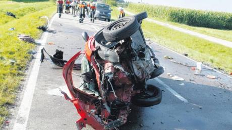 In diesem Auto starb am Freitagmorgen eine 57 Jahre alte Frau aus dem Unterallgäu. Ihr Wagen war bei Babenhausen auf der B300 mit einem entgegenkommenden Pkw zusammengestoßen.  