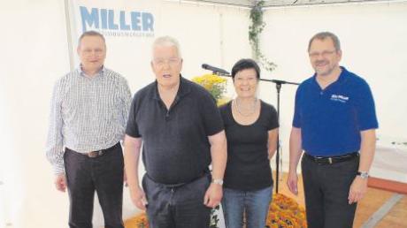 Die Firma Miller in Filzingen hat ihr 20-jähriges Firmenbestehen gefeiert. Unser Bild zeigt Robert Wörner, Dr. Jochen Kress, Ruth Kress und Ulrich Krenzer während des Festakts.  