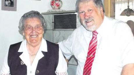 Frieda Bathray hat ihren 90. Geburtstag gefeiert, und Bürgermeister Karl Janson gehörte zu den ersten Gratulanten.  