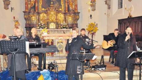 Von Anfang an zog das Ensemble „Entzücklika“ die Besucher in der Pfarrkirche St. Stephan in seine „Nachtwandler-Abendgesänge mit ein. 