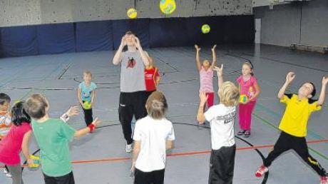 Handball ist angesagt: Der SC Vöhringen bietet in Zusammenarbeit mit Vöhringer und Bellenberger Schulen spezielle Arbeitsgemeinschaften an.  