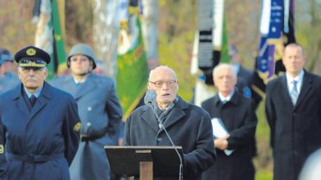 Valentin Mayer bei der Gedenkfeier zum Volkstrauertag in Reutti 