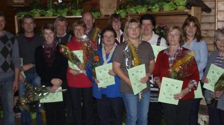 Bei der Jahresversammlung ehrten die Garten- und Blumenfreunde Winterrieden langjährige Mitglieder mit Geschenken und Urkunden.  