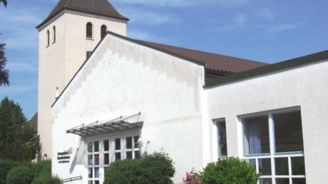 Das evangelische Gemeindehaus, direkt neben der Martin-Luther-Kirche, bedarf dringend einer Sanierung. Dabei geht es insbesondere um die Außenhaut. Der Putz muss stellenweise erneuert werden. 