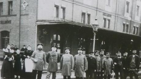 So sah der Bahnhof Kellmünz im Jahr 1902 aus. Es ist das älteste Bild, das von dem Gebäude vorliegt. 