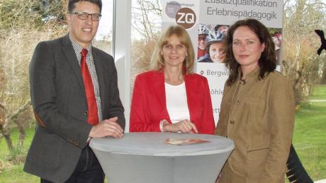 Bürgermeister Otto Göppel, Claudia Schäfer als Kulturtagekoordinatorin und Jubi- Bildungsreferentin Silke Hackenberg eröffneten die 10. Babenhauser Kulturtage. 
