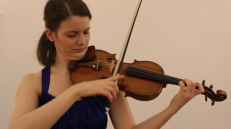 Brillante Kostprobe ihres virtuosen Könnens: Die erst 24-jährige Veronika Eberle aus Donauwörth gab im Vöhlinschloss ein herausragendes Violinkonzert für musikalische Feinschmecker.  
