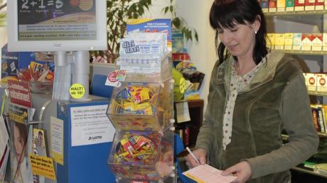 Hier werden (vielleicht) Millionäre gemacht: In der Lotto-Annahmestelle von Sonja Schrapp versuchen auch nach der Preiserhöhung viele ihr Glück. 
