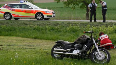 Schwere Verletzungen erlitt gestern Nachmittag der Fahrer dieses schweren Chopper-Motorrades, als er bei Illerrrieden (Alb-Donau-Kreis) verunglückte. 