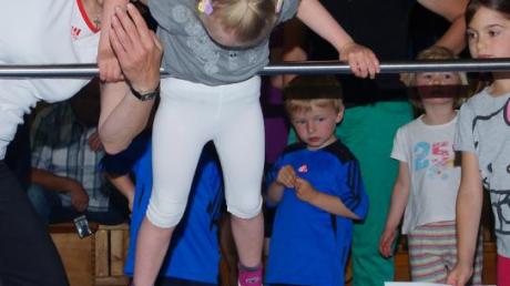 Bei zwei Mutter-Kind-Gruppen in der Gymnastik-Abteilung des SV Jedesheim kommen die Kleinen ganz groß raus, auch beim Kinderturnabzeichen.  

