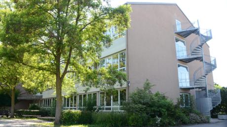 Die Erhard-Vöhlin-Mittelschule in Illertissen wird umfassend saniert. Die Umbauten summieren sich auf sechs Millionen Euro. 