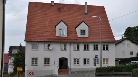 In der einstigen Gaststätte „Zur Tanne“ hat der Landkreis Unterallgäu drei Wohnungen angemietet und mittlerweile elf Asylbewerber untergebracht. 