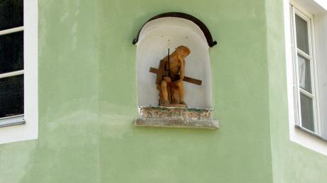 Seit Kurzem steht die Figur Christi als Schmerzensmann wieder in seiner Nische an der Tiroler Straße. 