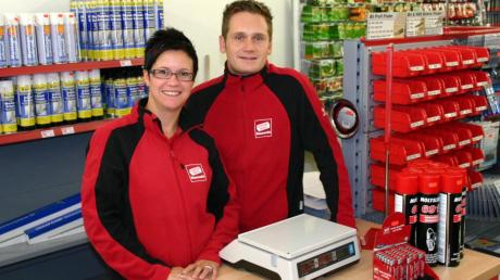 In Altenstadt hat ein Sonderpreis-Baumarkt eröffnet. Unser Bild zeigt die Inhaber Dana und Lars Schmidtke. 
