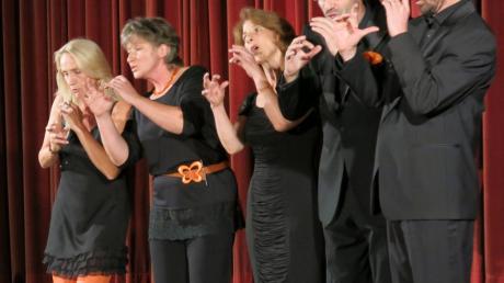 Das Quintett „Vox Orange“ kam ohne Musikinstrumente aus. Sie imitierten diese einfach selbst und verließen sich allein auf ihre Stimme. 
