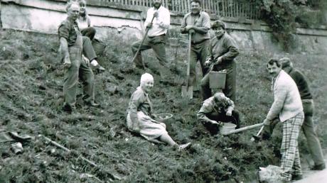 Der Jedesheimer Obst- und Gartenbauverein zeigte sich immer aktive, wenn es um die Verschönerung des Dorfes ging. 1991 pflanzten der Verein 1000 Osterglockenzwiebeln am Kirchberg an.  Berger. 