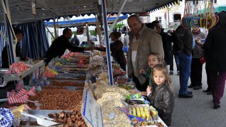 Der Süßigkeitenstand bot für die jungen Marktbesucher eine unwiderstehliche Auswahl. 
