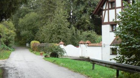 Weil die Straße „Zur Unteren Mühle“ in Obenhausen sehr unübersichtlich ist, hat der Marktrat Buch eine Geschwindigkeitsbegrenzung auf 30 Stundenkilometer beschlossen.  
