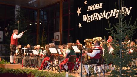 Ein gleichermaßen kurzweiliges wie unterhaltsames Weihnachtskonzert präsentierte die Musikgesellschaft Bellenberg ihren Zuhörern in der Turn- und Festhalle. 