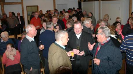 Mit einem gut besuchten Jahresanfangsgottesdienst mit Neujahrsempfang im Pfarrheim in Altenstadt haben Vertreter der Vereine, Kommunalpolitik und Pfarrgemeinde das neue Jahr begrüßt.  
