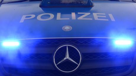 Ein Mann hat eine junge Frau in Lechhausen angegriffen.