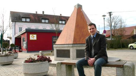 Der neu gestaltete Kellmünzer Marktplatz ist auf Anhieb zu einem der Lieblingsplätze des Bürgermeisterkandidaten Michael Obst geworden. Er tritt für die Einheitsliste, die Wählergemeinschaft Kellmünz, an.  
