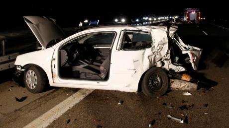 Ein schwerer Unfall hat sich Freitagabend auf der A7 ereignet. Der Fahrer dieses Fahrzeugs wurde schwerst verletzt.  

