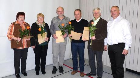 ASV-Geehrte: (von links) Martina Piskol, Sieglinde Schlegel, Klaus Peter Martin, Franz Heinrich jun., Kassier Otto Eck und Wolfgang Schrapp. 
