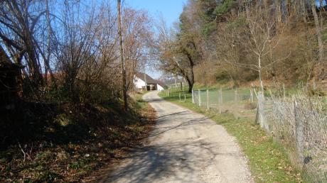 Auch für Straßen in Christertshofen werden keine Beiträge mehr erhoben. Das Bild zeigt die Straße „Am Kirchbühl“. 