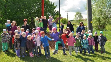 Als Geburtstagsgeschenk haben die Herretshofer Vereine für den Spielegarten des Kindergartens „Maria Himmelfahrt“ eine Seilbahn spendiert, die den Mädchen und Buben sichtlich gut gefällt. 
