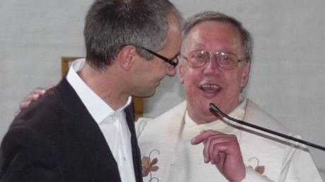 Der evangelische Pfarrer Jochen Teuffel aus Vöhtringen würdigte Hans Huber für seine Verdienste um die Ökumene.