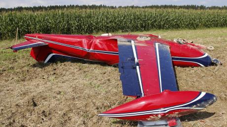 Wegen eines Motorschadens musste der Pilot eines Sportflugzeugs bei Osterberg notlanden. Bei dem Manöver überschlug sich die einmotorige Maschine. Die beiden Insassen überstanden den Unfall fast unverletzt.  
