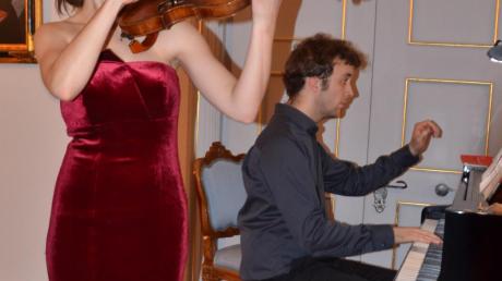 Diana Tishchenko beeindruckte mit einer absolut kontrollierten Bogenführung, Joachim Carr erwies sich am Klavier als ebenso virtuoser Partner.  
