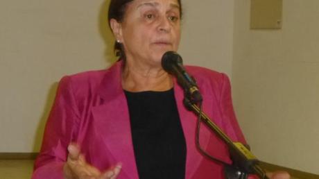 Die Palästinenserin Sumaya Farhat-Naser sprach vor 160 Zuhörern in Obenhausen.  
