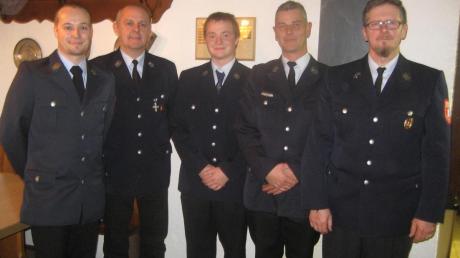 Der neu gewählte Vorstand des Feuerwehrvereins Filzingen. Unser Bild zeigt (von rechts) Maximilian Birk, Kurt Wiest, Pascal Soff, Markus Konrad und den Vorsitzenden Davis Wasylein.  
