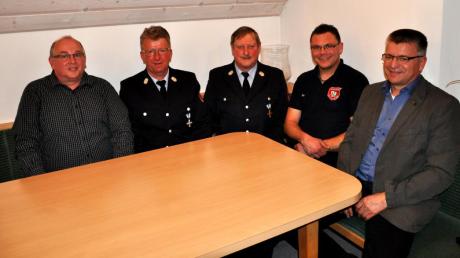 Das ist der neue Vorstand der Feuerwehr Olgishofen (von links): Lothar Faulhaber, Kommandant Leopold Grauer, Kreisbrandmeister Josef Heinzler, Florian Ganser und Bürgermeister Franz Grauer. 
