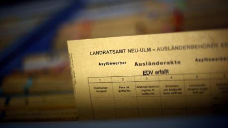 Bis zu 20 Asylbewerber sollen in einem Wohnhaus in Altenstadt untergebracht werden. In einem Informationsabend von Marktrat und Landratsamt sollen offene Fragen nun geklärt werden.  	