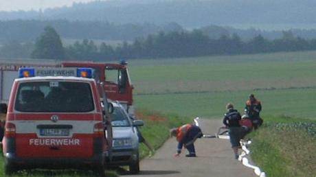 Umleitung: Bei der Aktion in Merklingen beteiligten sich auch junge Feuerwehrleute aus Illertissen. 	
