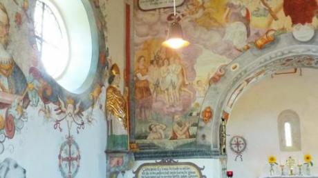 Blick in die Filzinger Sankt-Martins-Kirche mit ihren kunsthistorischen Fresken.