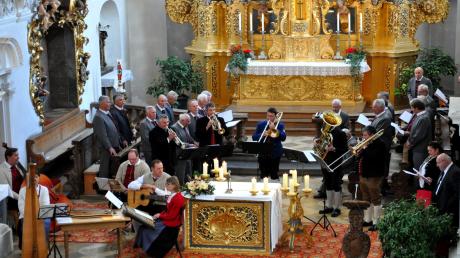 Bereits zum 37. Mal trafen sich in der Kirchhaslacher Wallfahrtskirche „Maria Himmelfahrt“ schwäbische und bayerische Sänger und Musikanten, um beim Mariensingen ein Lob zu Ehren der Gottesmutter erklingen zu lassen. 	
