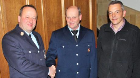 Ehrung bei der Feuerwehr Illereichen. Unser Bild zeigt (von links) Kommandant Albert Jäckle, Wolfgang Reisch und Bürgermeister Wolfgang Höß.  	