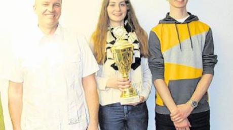 Das Team „Schützenverein 4“ hat die Dorfmeisterschaft gewonnen (von links): Joachim Salzgeber, Janina Miller und Bastian Miller. 	