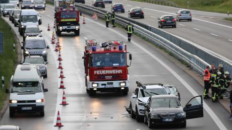 Am späten Donnerstagnachmittag ist auf der A7 bei der Anschlussstelle Vöhringen zu insgesamt drei Auffahrunfällen gekommen.