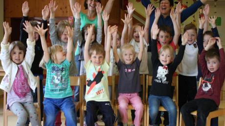 Jetzt wird gefeiert! Der Herrenstetter Kindergarten wird in diesem Jahr 20. Für die Kindergartenkinder um Leiterin Franziska Faulhaber (dritte Reihe, links) ein Grund zur Freude.  	