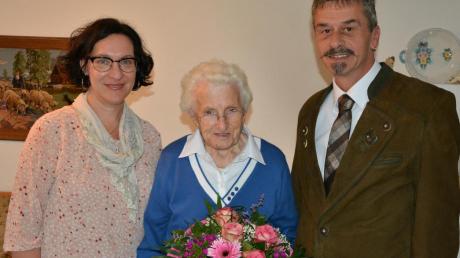 Zum 95. Geburtstag durfte Viktoria Weixler, älteste Bürgerin der Gemeinde Winterrieden, die Glückwünsche von Bürgermeister Hans-Peter Mayer und Gemeinderätin Regine Zoller entgegennehmen. 	