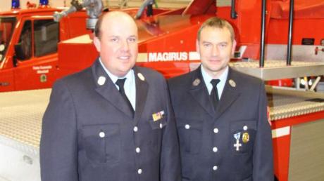 25 Jahre bei der Feuerwehr Altenstadt aktiv: Kommandant Christian Link hat Andreas Thess (rechts) geehrt. 