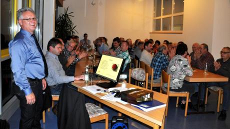 Vor rund 60 Bürgern lieferte Gemeindeoberhaupt Willibold Graf bei der Bürgerversammlung in Oberroth einen detaillierten Bericht und einen Einblick in laufende Projekte.  	