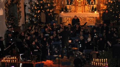 Unter dem Titel „Winterzauber – MKK trifft Freunde und Weihnachten“, präsentierten die Musikkapelle Kirchhaslach und das Ensemble Silent Voices auch heuer eine beeindruckende adventliche Stunde. 	