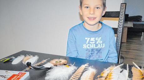 Sammler aus Leidenschaft: Der siebenjährige Jochen Ganser sammelt mit Leidenschaft Vogelfedern und kann sie auch bestimmen. 